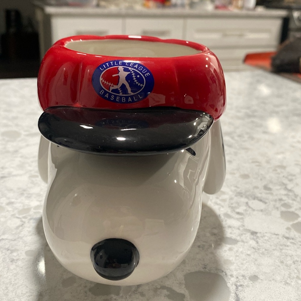Peanuts little league mug NWT